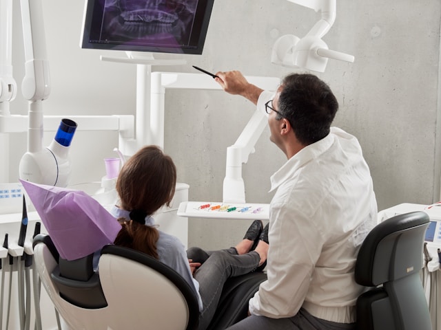 Ilustrasi pemeriksaan gigi di dokter gigi anak bandung